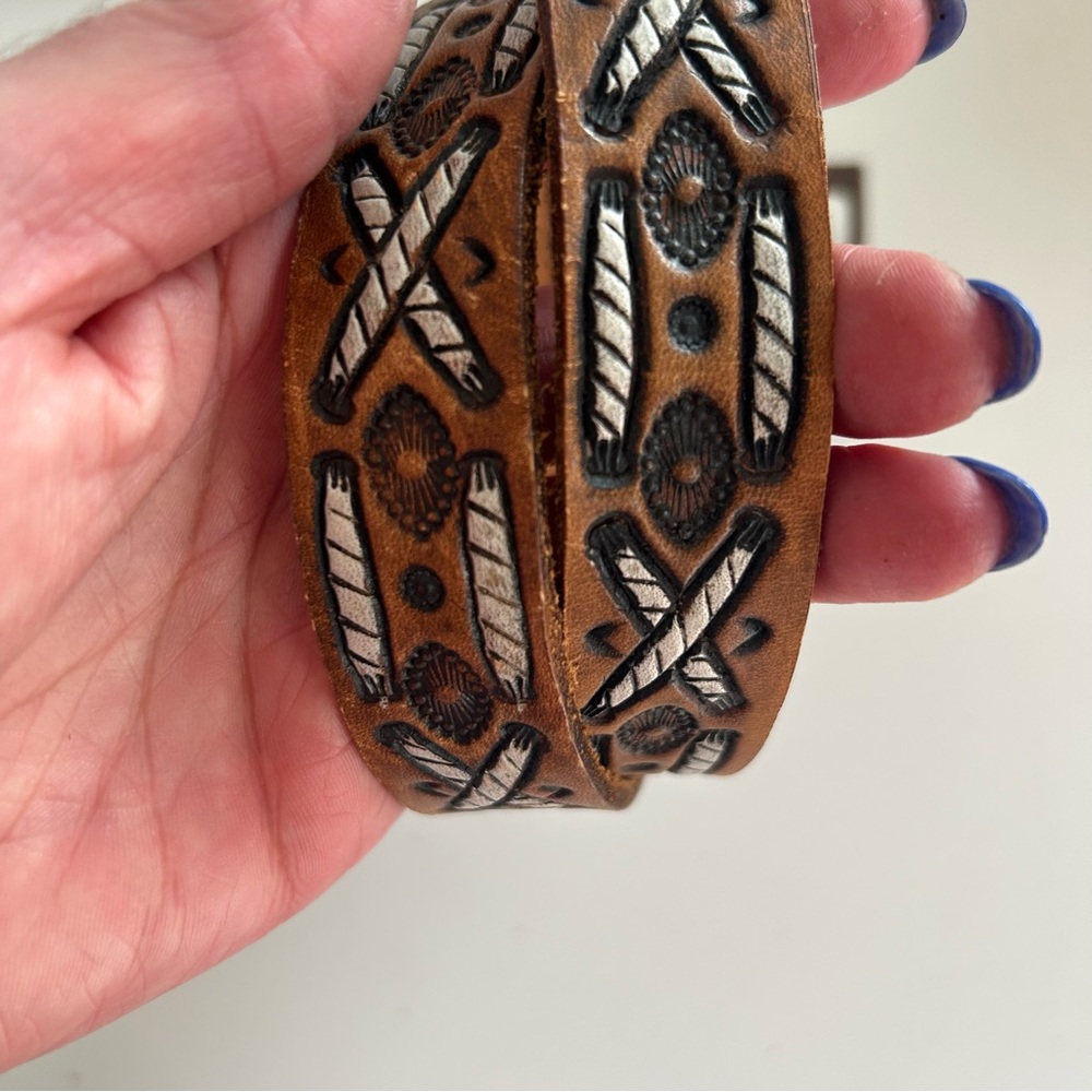 Etched leather western style belt 46” - Picture 4 of 4